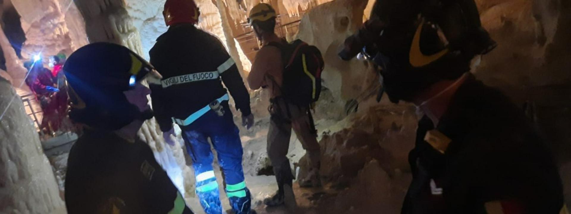 Marche - Scivola alle Grotte di Frasassi: soccorsa e portata in ospedale