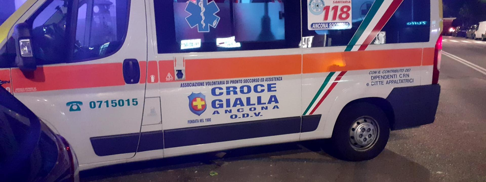 Marche - Ubriaco aggredisce il barista e gli spacca una bottiglia in testa