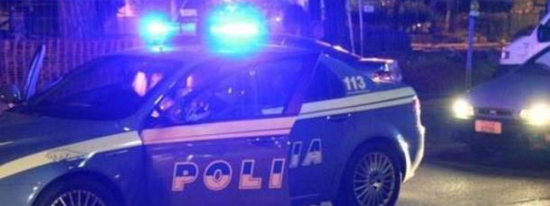 Marche - Spacciano droga dalla finestra di casa: due denunciati