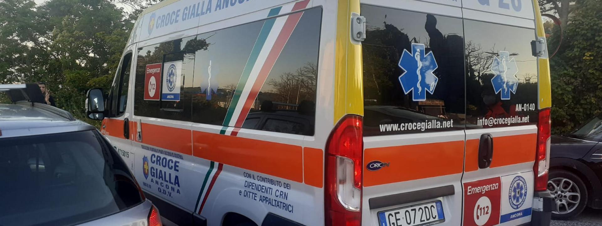 Marche - Travolta da un'auto all'incrocio: anziana finisce a Torrette