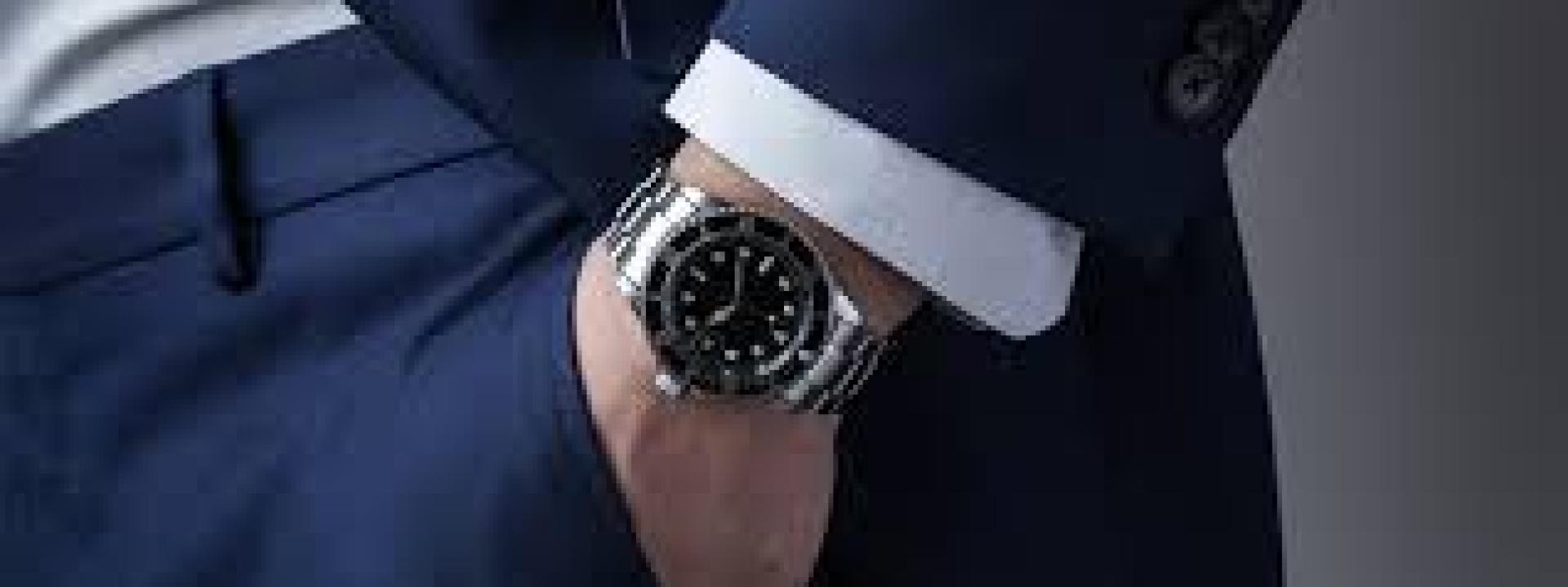 Marche - Cerca di acquistare un Rolex da 30mila euro con un assegno fasullo