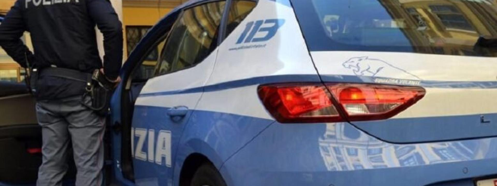 Marche - Si taglia i polsi, ma quando arriva la polizia ci ripensa e chiede di essere salvato