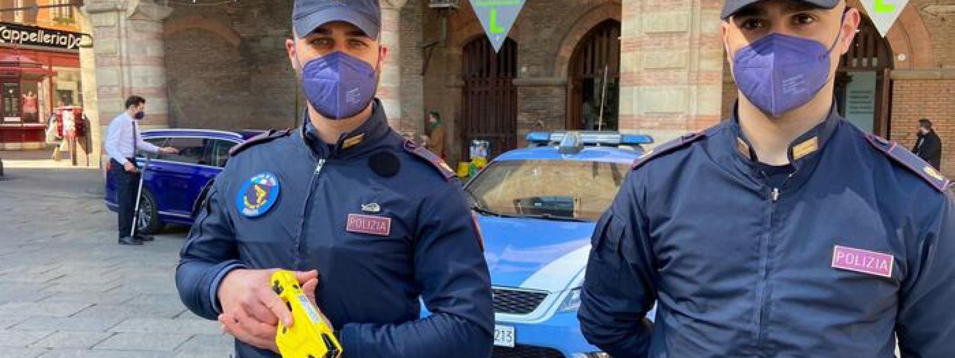 Marche - Dal 16 maggio le Volanti di Ancona avranno il taser in dotazione