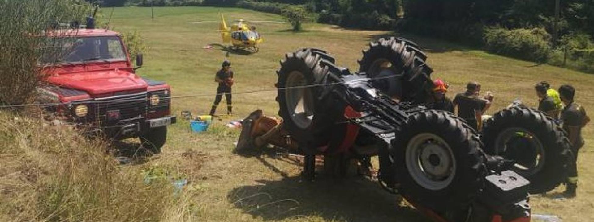 Marche - Il trattore si ribalta: grave agricoltore di 51 anni