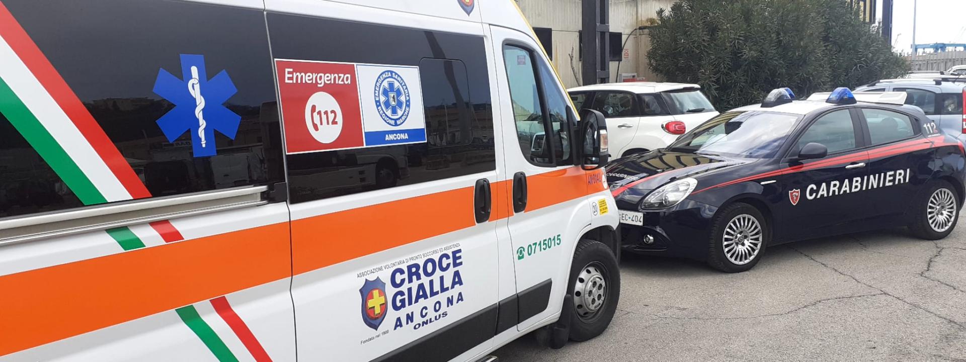 Marche - Aggredisce e spintona l'ex compagna facendola cadere dalle scale