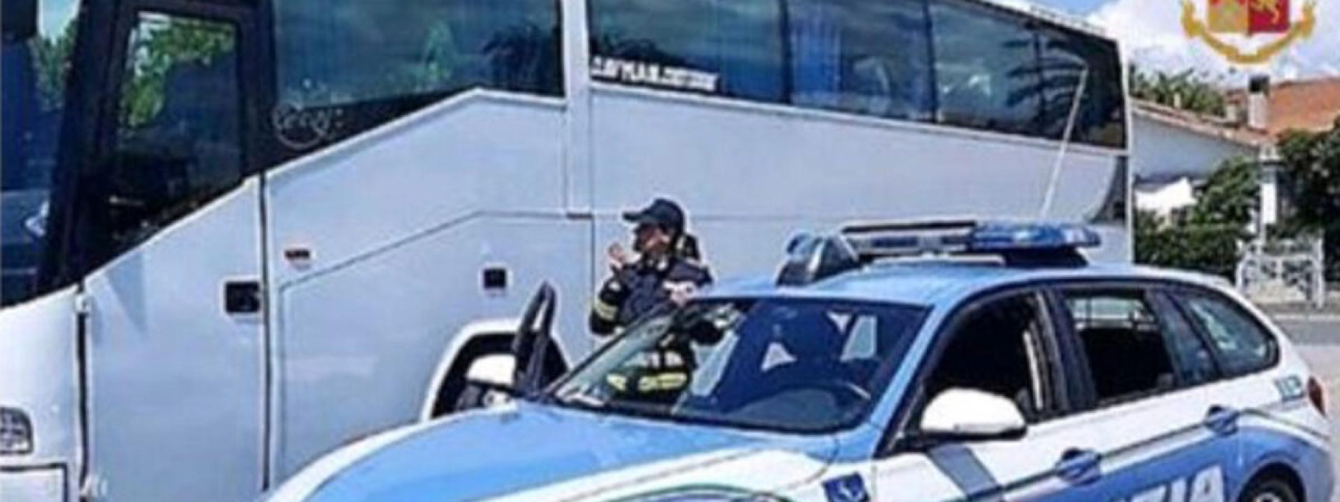 Marche - Autista del bus doveva portare gli studenti in gita, ma viene trovato positivo all'etilometro e senza la patente al seguito