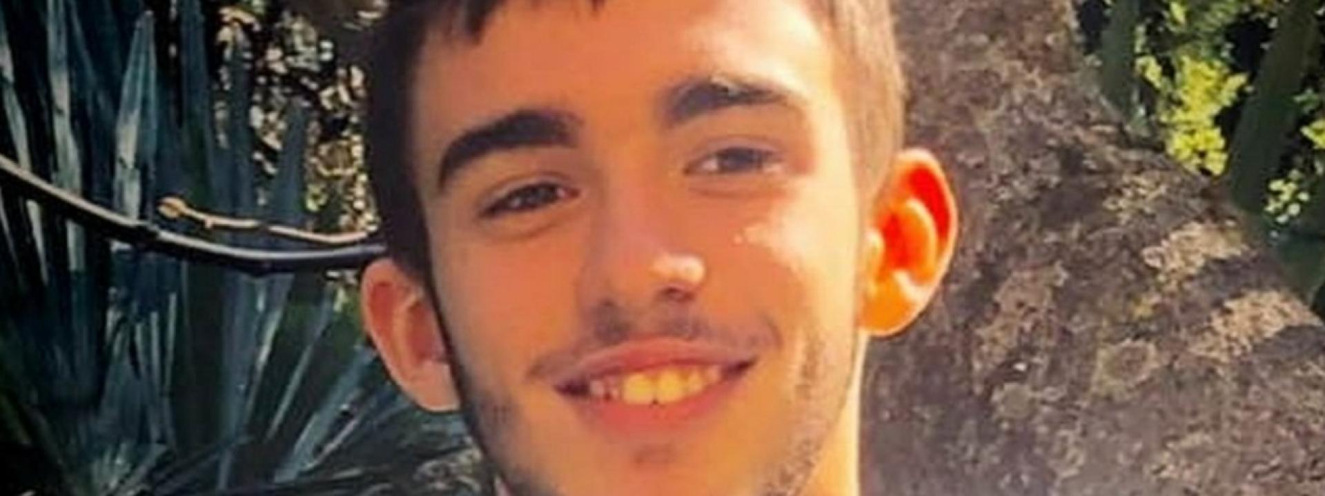 Marche - La tragedia di Luca, morto a 18 anni davanti agli occhi del papà