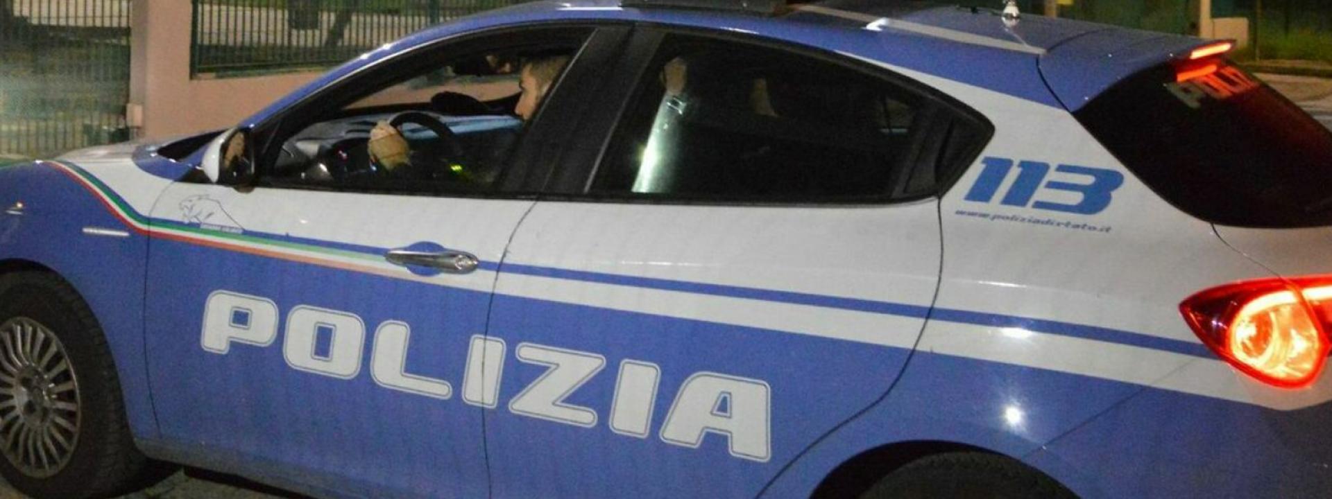 Marche - Completamente ubriachi, aggrediscono a calci e pugni una coppia di connazionali e rubano un iPhone