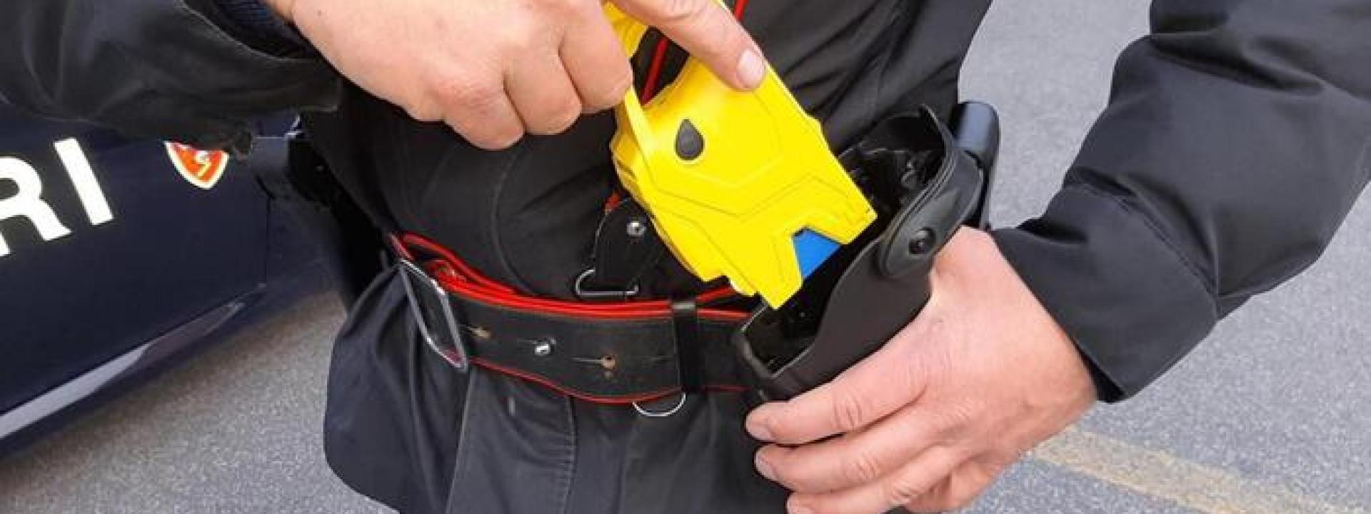 Marche - Dal 30 maggio taser in dotazione anche a Pesaro, Ascoli e Camerino