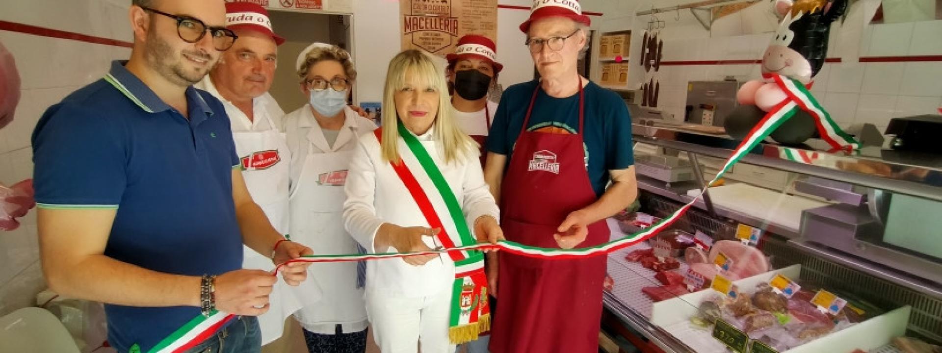 Marche - A San Severino dopo 40 anni cambia gestione la storica macelleria di via Eustachio