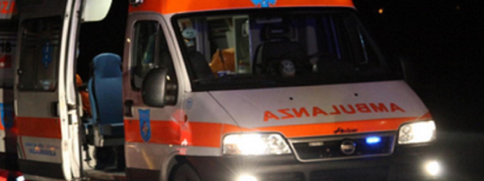 Marche - L'auto davanti inchioda per i cinghiali e la moto la tampona: ferito un medico di 40 anni