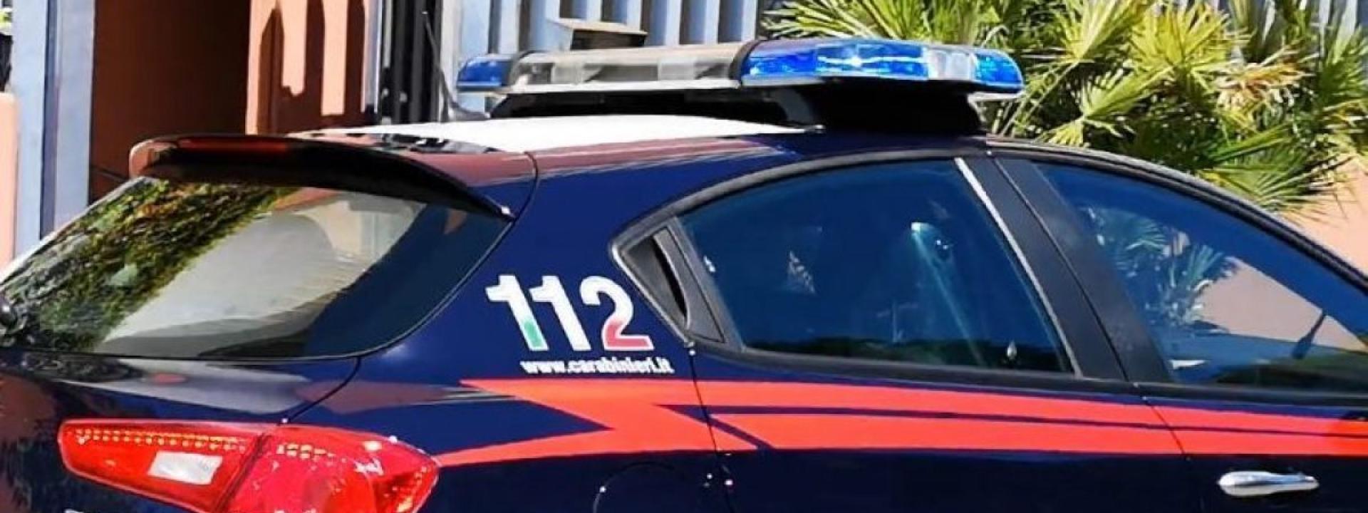 Botte al figlio di 12 anni per costringerlo ad affiancarlo durante le rapine