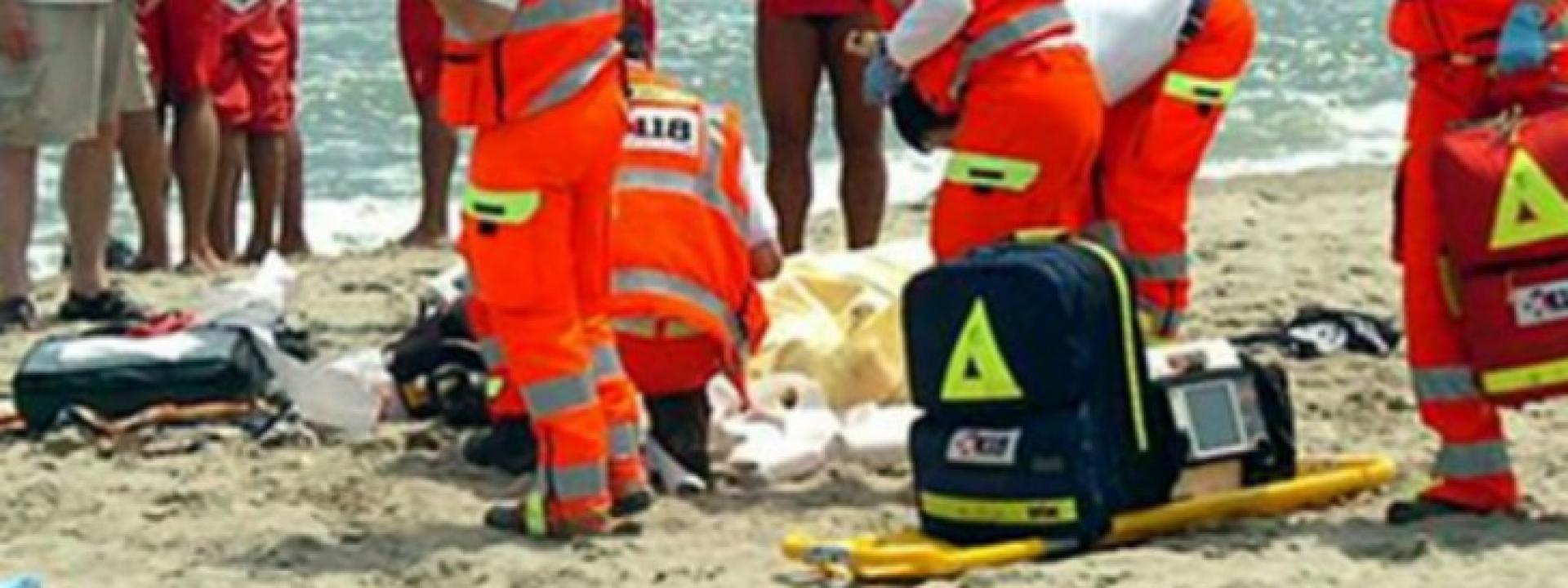 Marche - Entra in acqua per fare un bagno e muore annegata