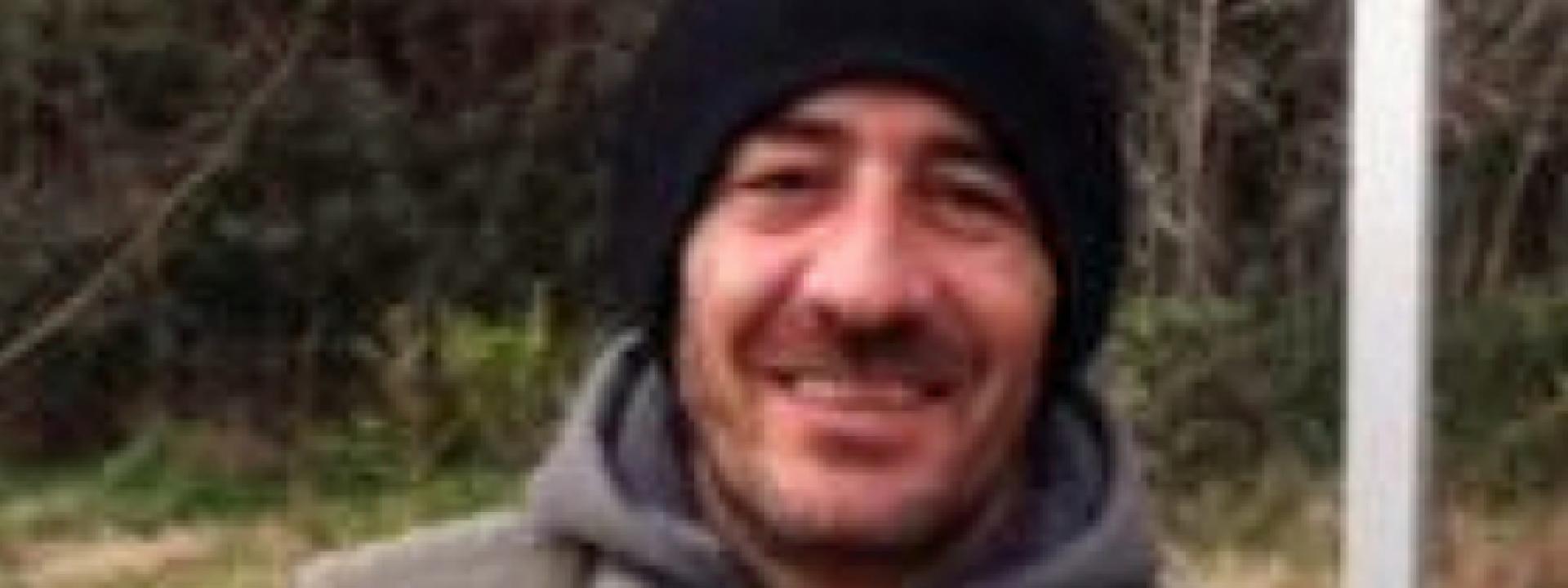 Marche - Nel giardino della casa di famiglia l'ultimo saluto a Michele Sensini