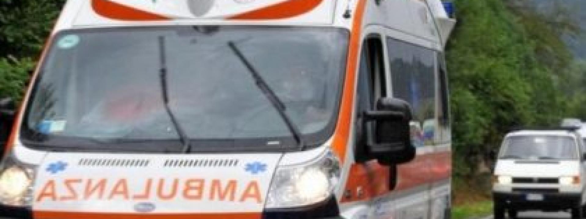 Marche - Accusa un malore e si schianta con l'auto: morto un 72enne