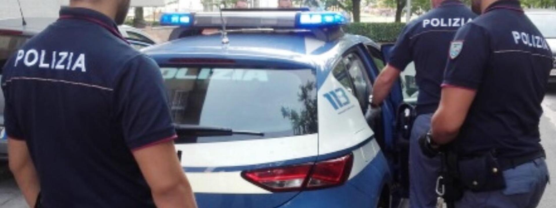 Marche - La moglie di 79 anni sorprende il marito di 77 a chattare con un'altra: deve intervenire la polizia