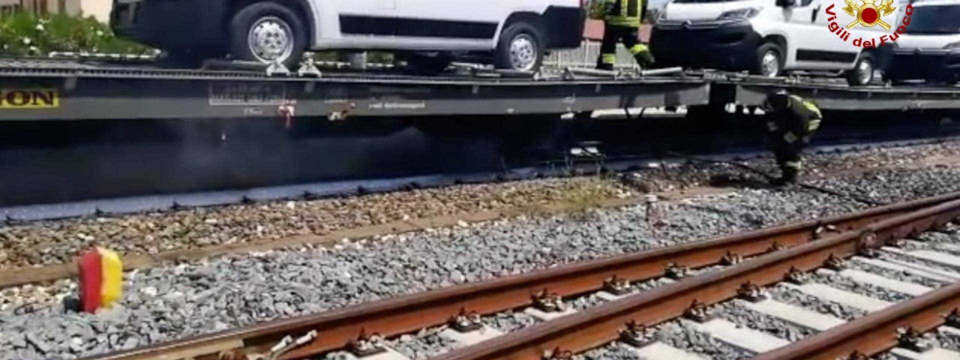 Marche - A fuoco i freni di un treno merci, arrivano i pompieri