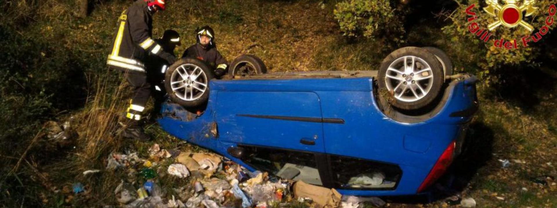 Marche - Auto nel fossato: donna di 35 anni trovata morta dopo 14 ore