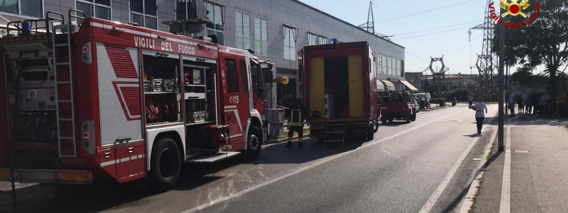 Marche - Fiamme nella farmacia, danni ingenti