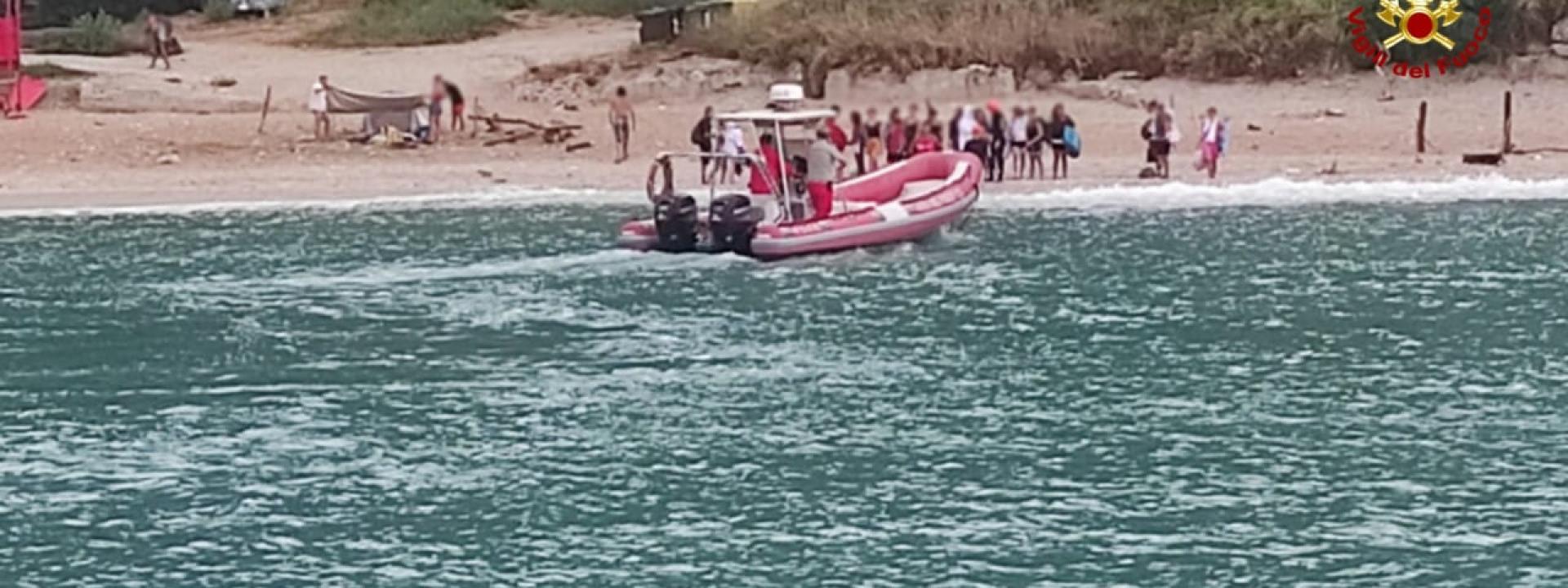 Marche - In 32 restano intrappolati in spiaggia per il temporale: recuperati dai vigili del fuoco