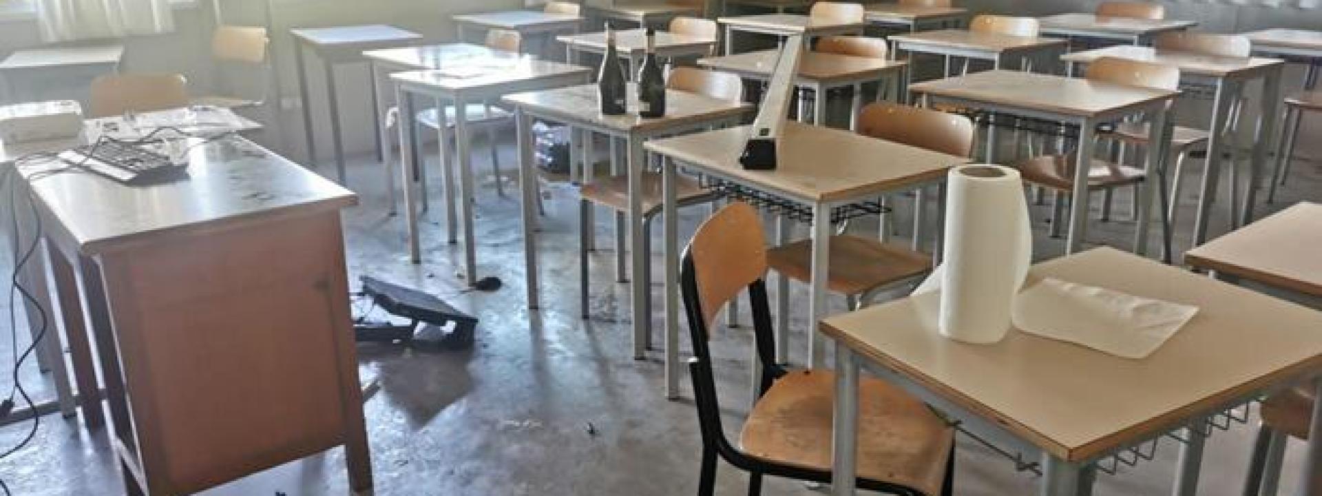 Marche - Raid vandalico nella scuola, aule danneggiate