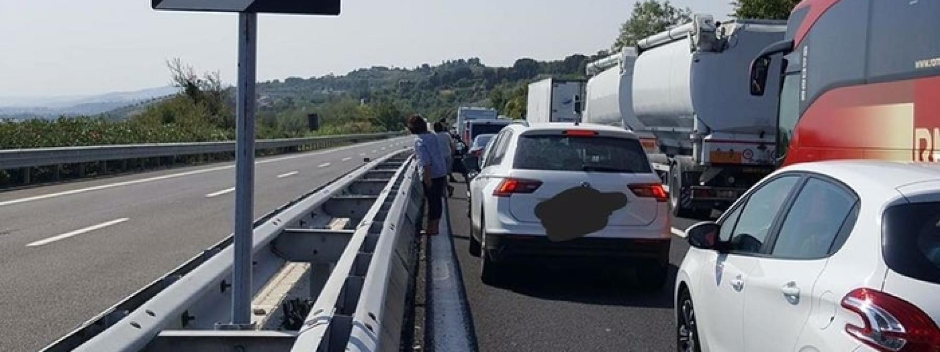 Marche - Incidente in A14 dopo Grottammare in direzione sud: 8 km di coda