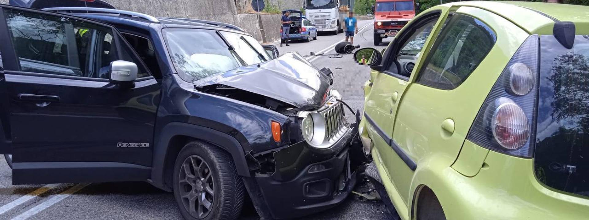 Marche - Tremenda carambola fra tre auto: un ferito grave