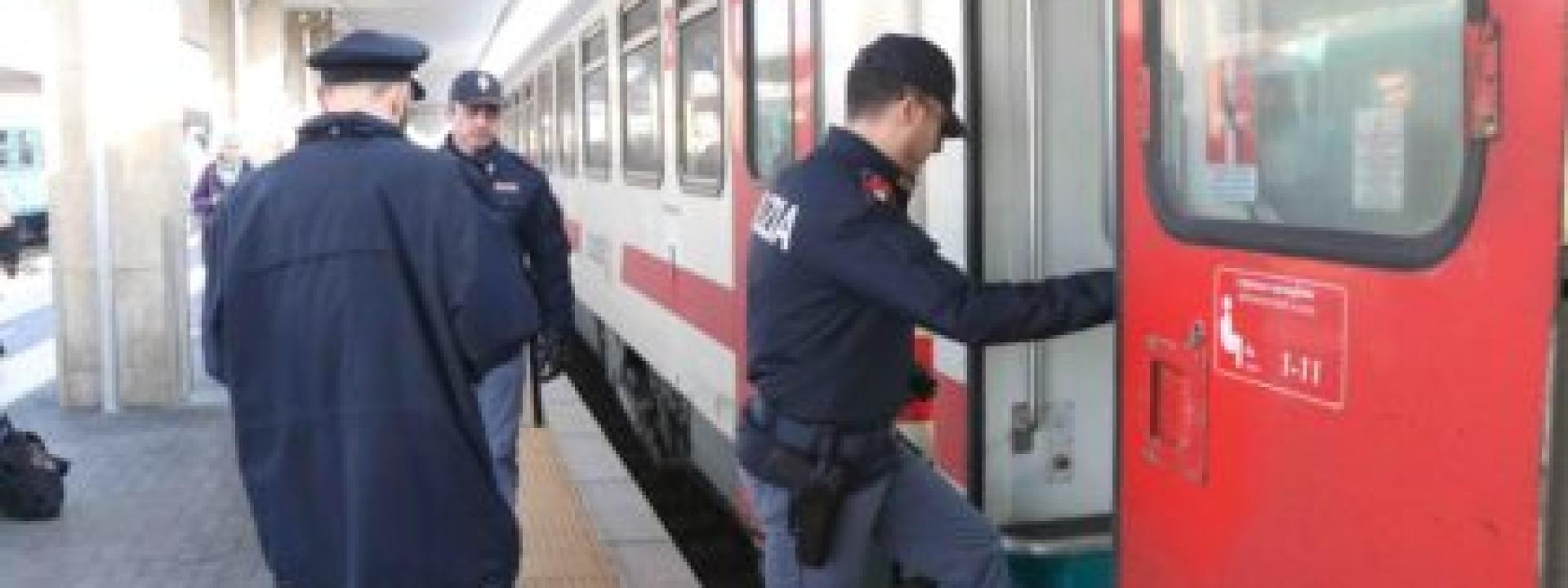 Marche - Marocchino ubriaco viene cacciato dalla discoteca: poi molesta una ragazza e aggredisce il capotreno