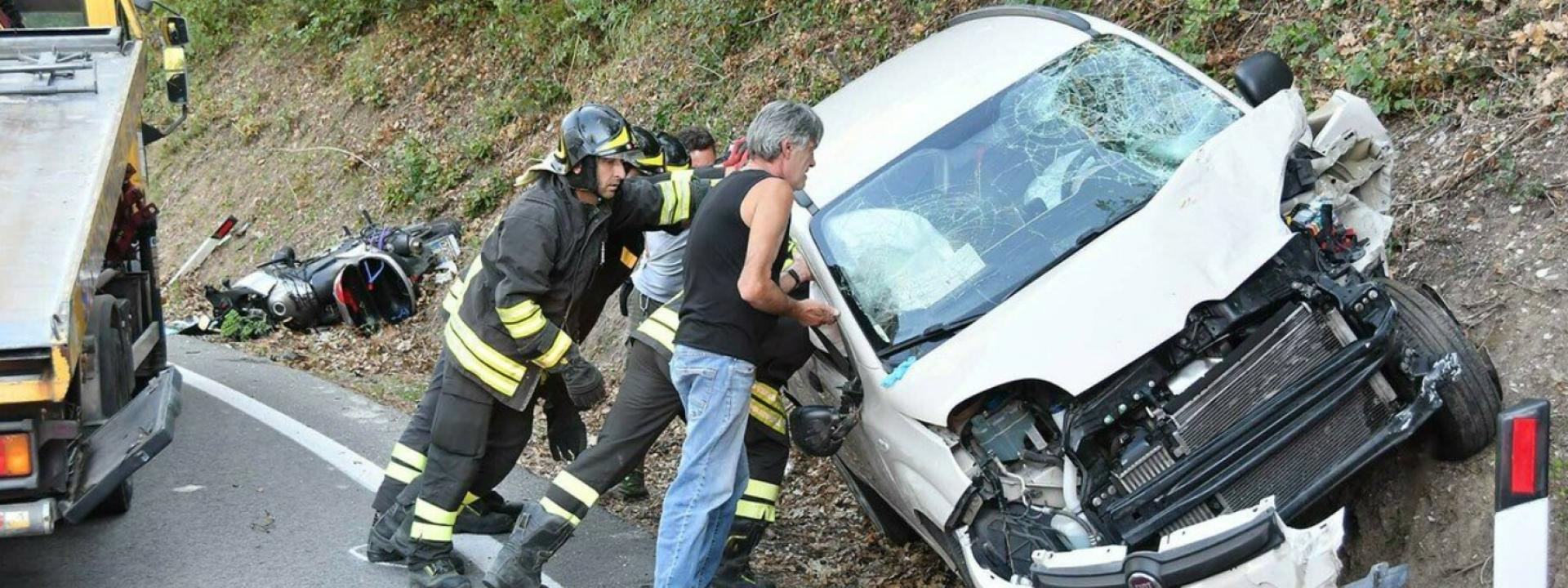 Marche - Scontro fra moto e auto: un ferito grave a Torrette