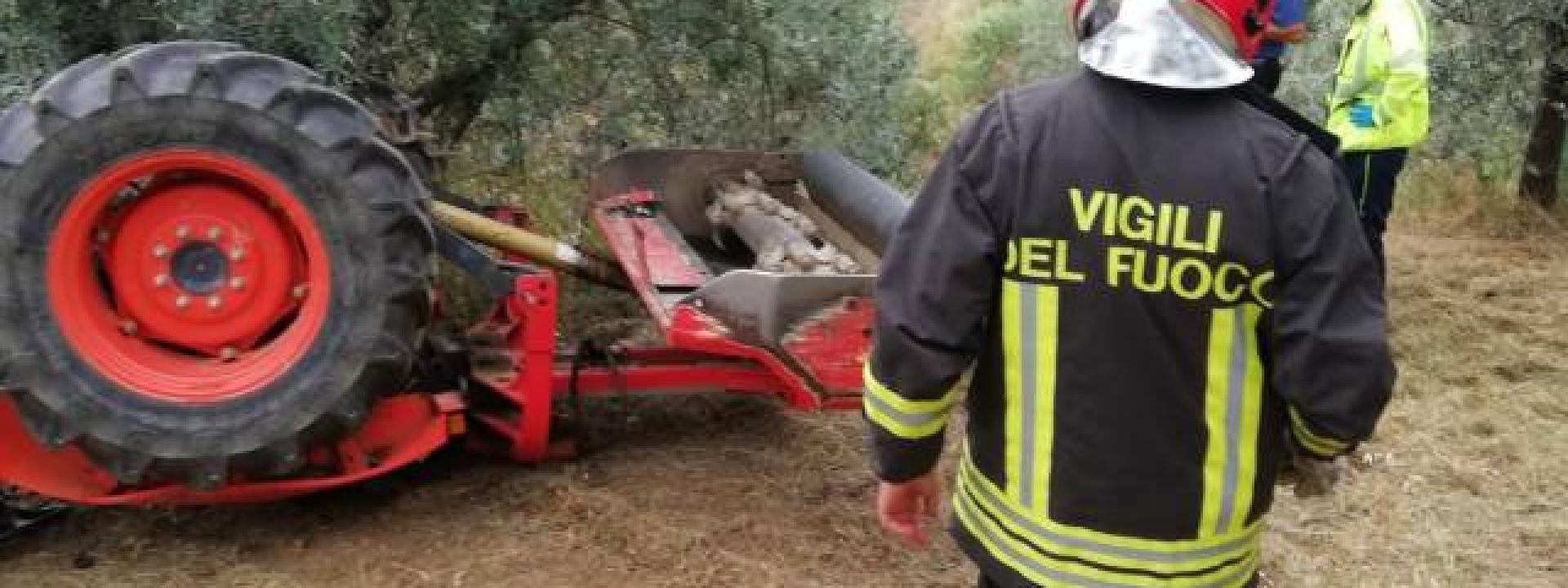 Marche - Ex vigile del fuoco muore travolto dal suo trattore