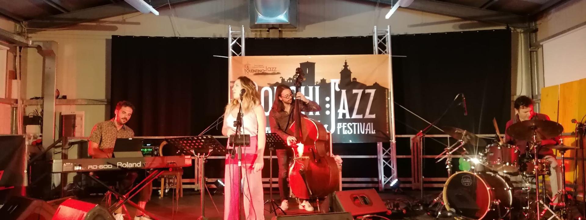 Marche - Caldarola, fra jazz e folk il talento e l’originalità di Manuela Ciunna