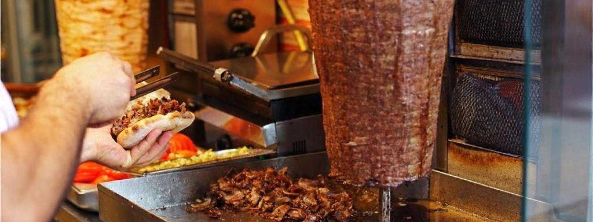 Marche - Kebab da incubo fra insetti e residui di cibo: sospesa l'attività