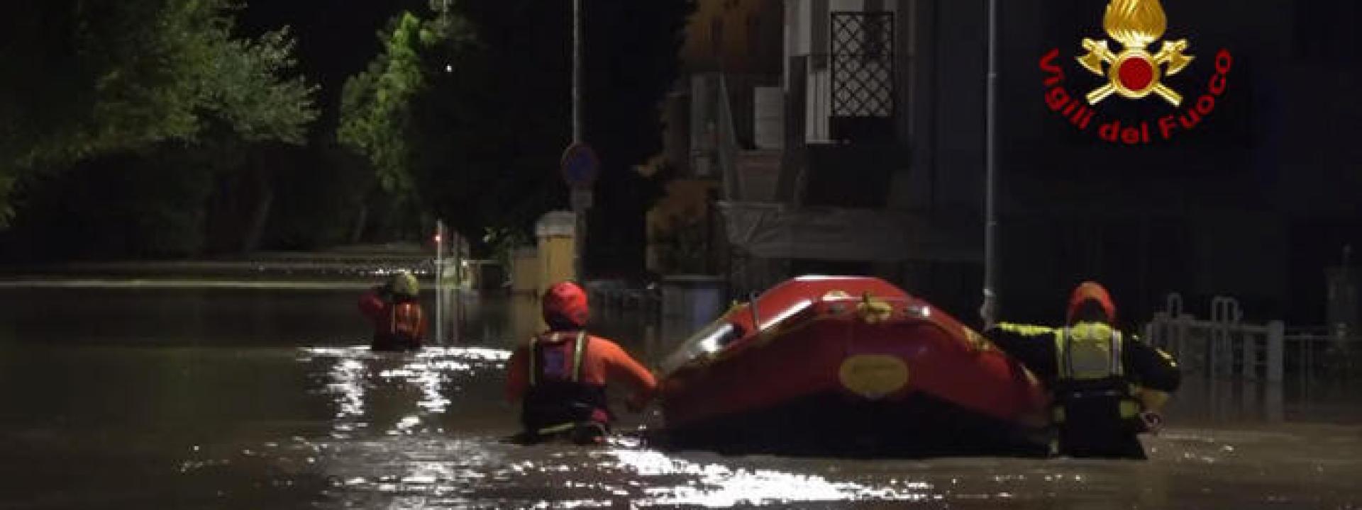 Marche - Salito a 10 il numero delle vittime dell'alluvione: si cercano disperatamente altre 4 persone