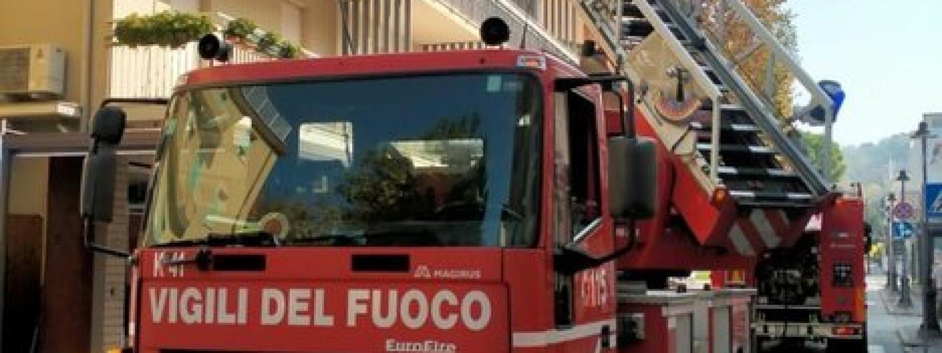 Marche - Mansarda a fuoco, intervengono i pompieri