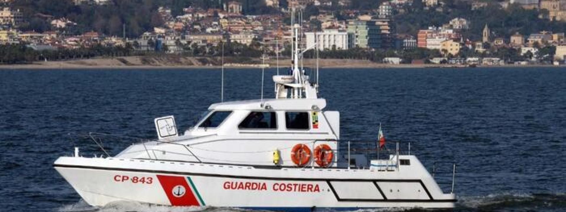 Marche - Uomo di 93 anni cade in un canale: salvato dalla Guardia costiera