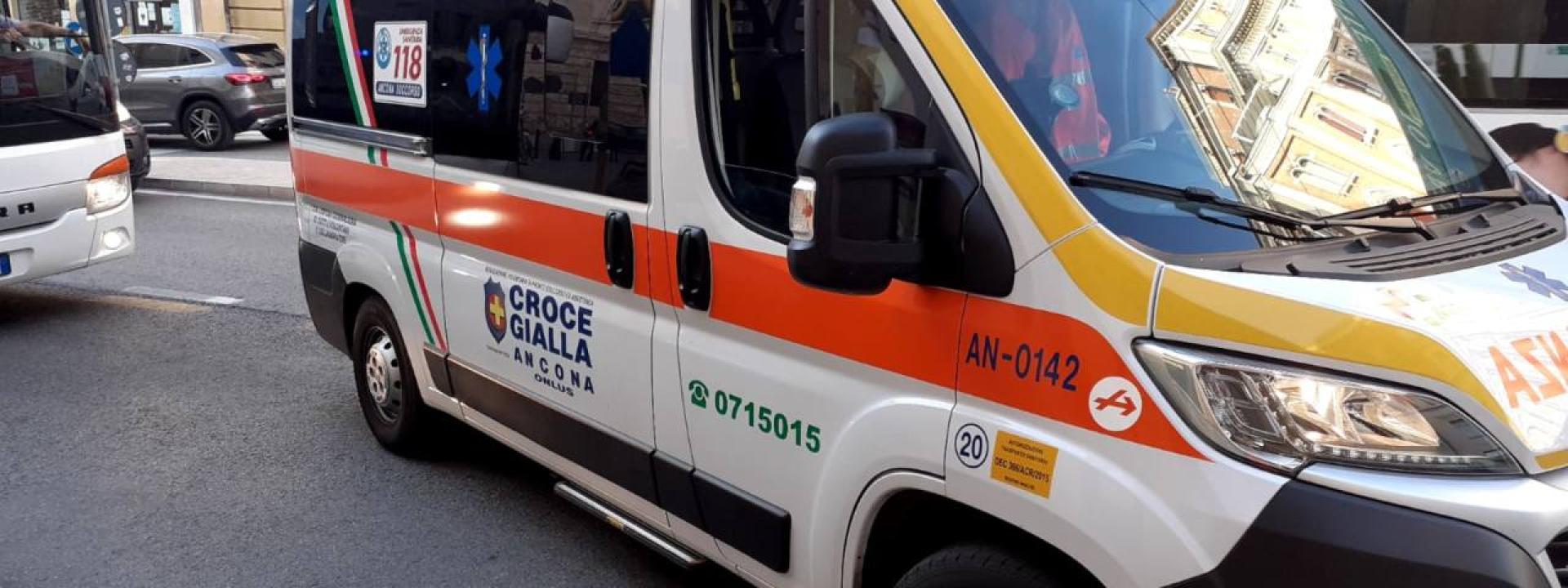 Marche - Ragazza incinta si sente male dopo la scossa: soccorsa in strada