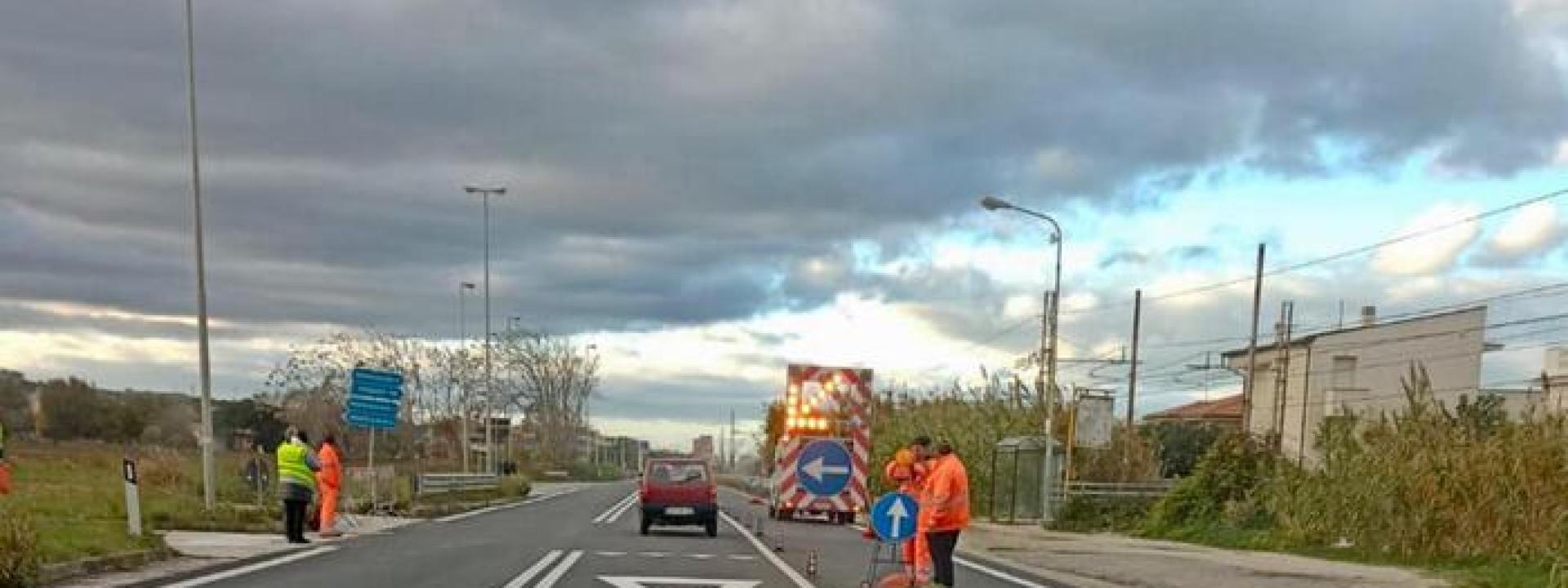 Marche - Sisma, cede una porzione di fabbricato fatiscente: chiusa una corsia della SS16