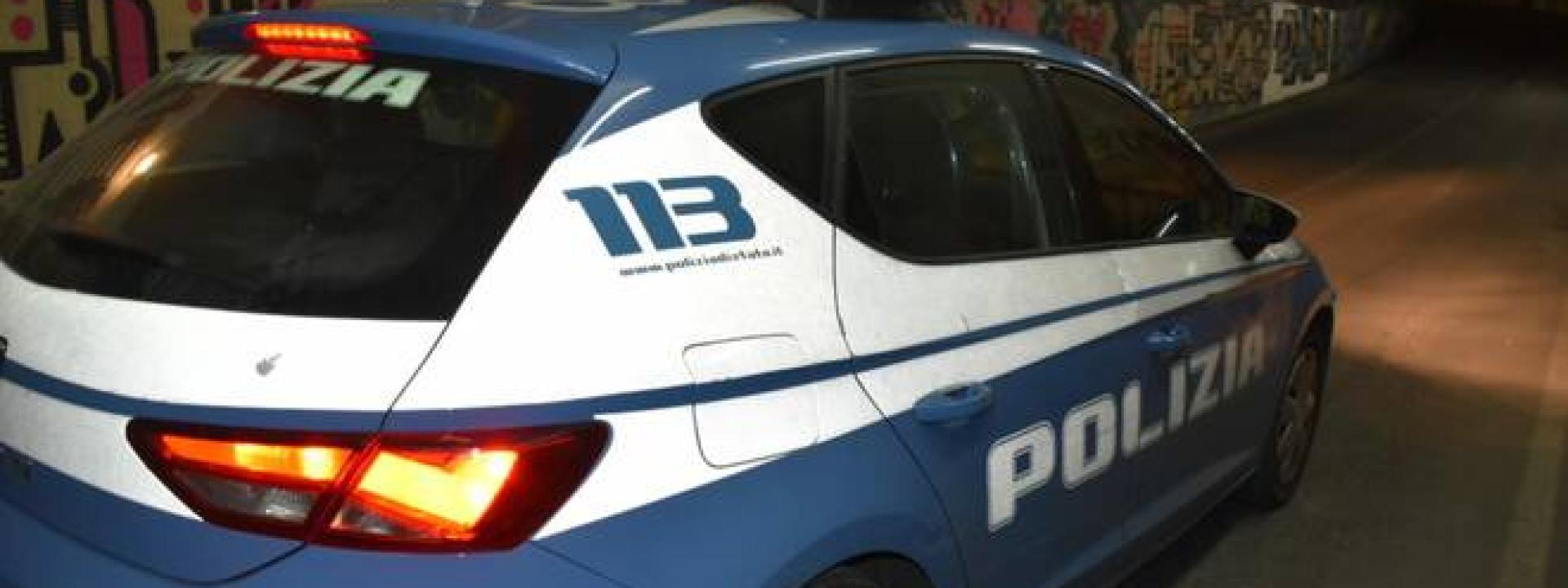 Marche - Occupano una casa popolare, ma vivono fra rifiuti e topi: lei va a dormire in cantina, litigano e arriva la polizia