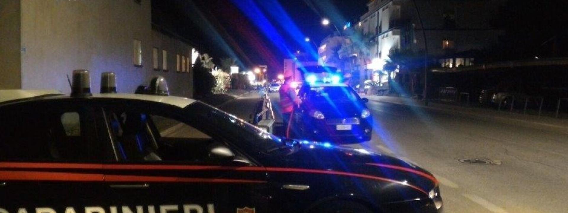 Marche - La notte folle di una 31enne in discoteca: molesta e insulta le altre donne, poi morde un carabiniere