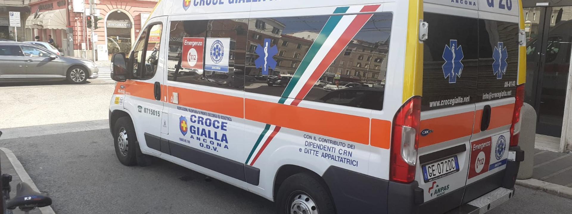 Marche - Il frullino gli sfugge di mano e lo ferisce alla coscia: grave operaio 61enne