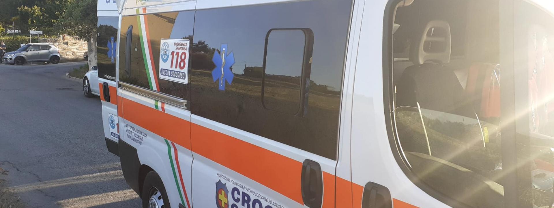 Marche - Dipendente comunale si sente male in ufficio, soccorsa pensa di stare meglio: dopo mezz'ora serve di nuovo l'ambulanza