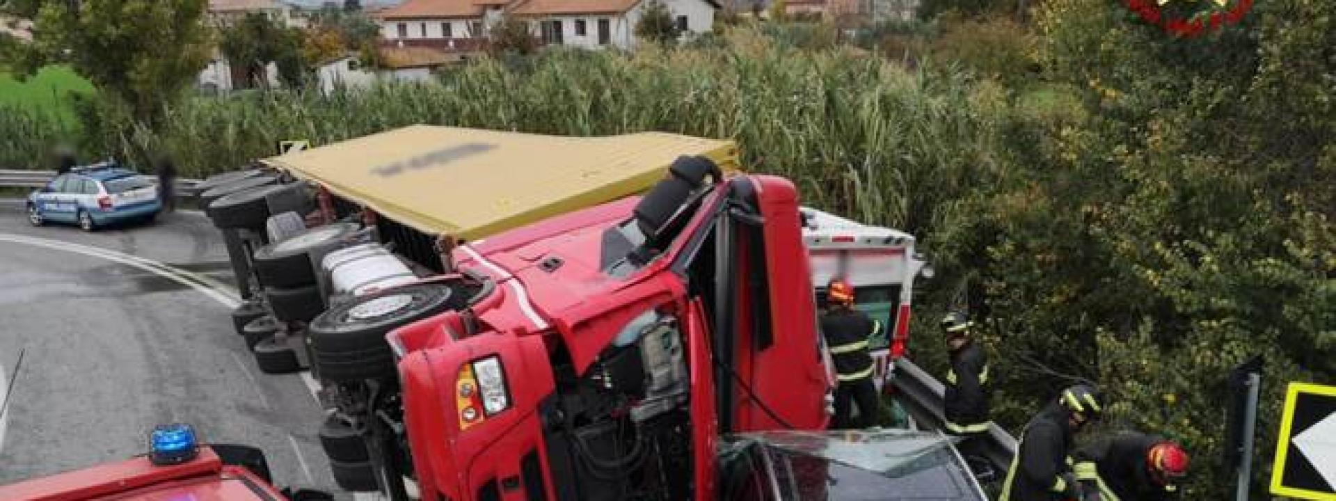 Marche - Tir travolge un'ambulanza, l'autista indagato per omicidio stradale