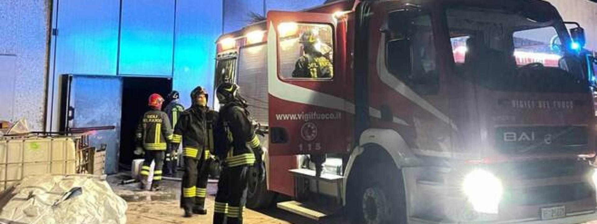 Marche - Incendio Rimel, aperto un fascicolo per incendio doloso: per i risultati delle analisi c'è da attendere venerdì