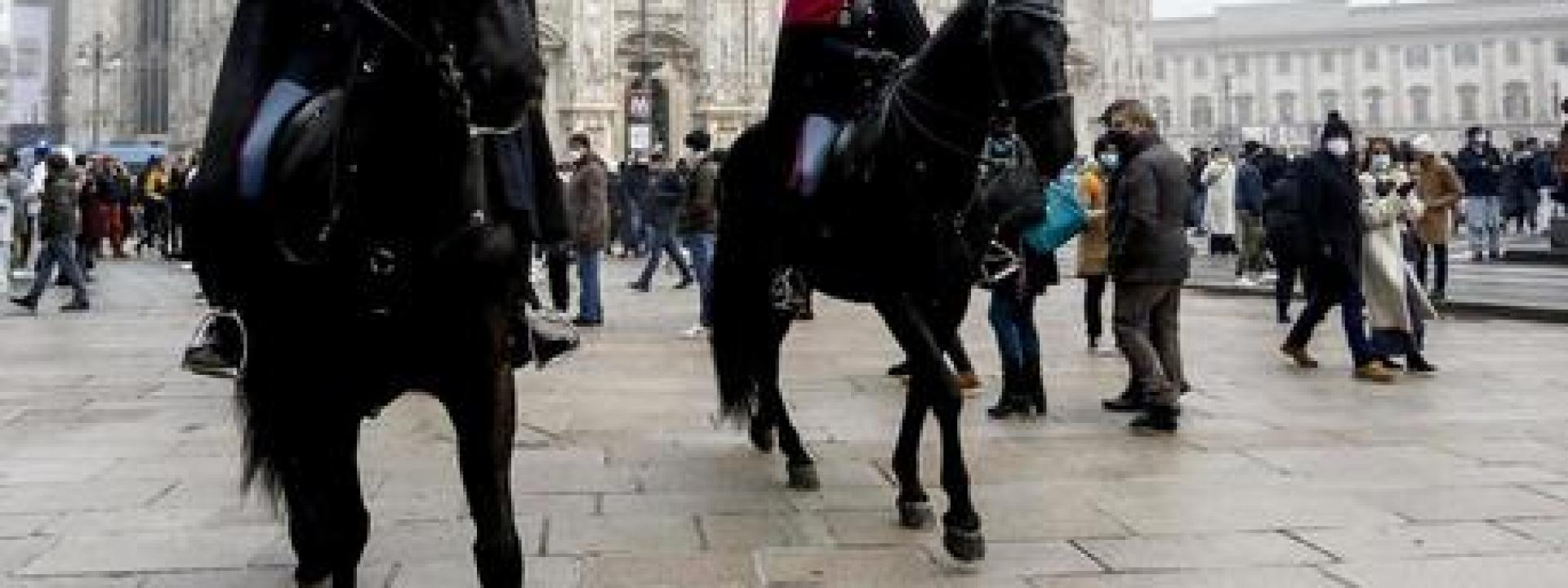 Marche - Per le festività natalizie tornano i servizi di vigilanza con i carabinieri a cavallo