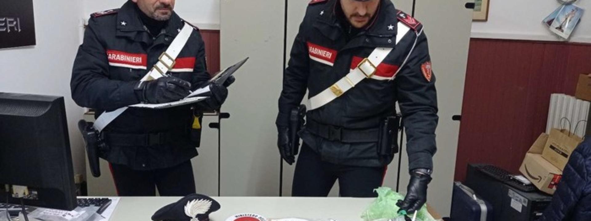 Marche - Dal controllo in casa spunta la droga: 27enne in manette