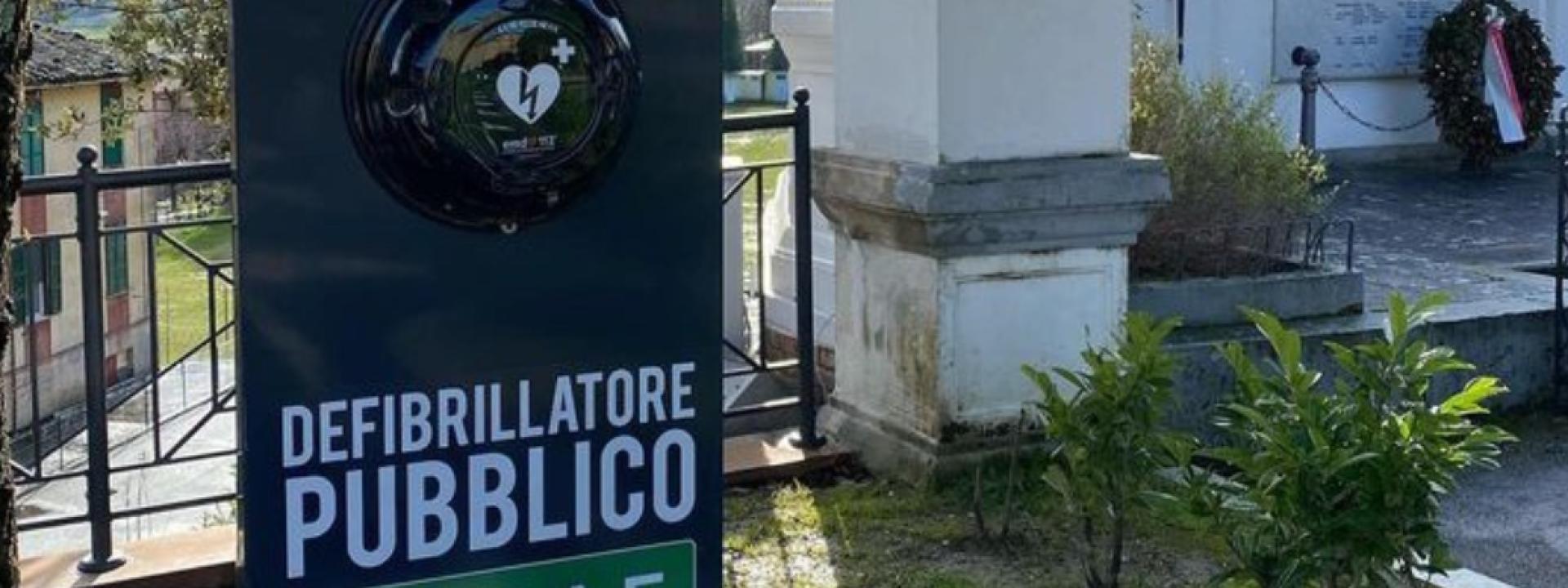 Marche - Sarnano, installato un defibrillatore pubblico in piazza della Libertà
