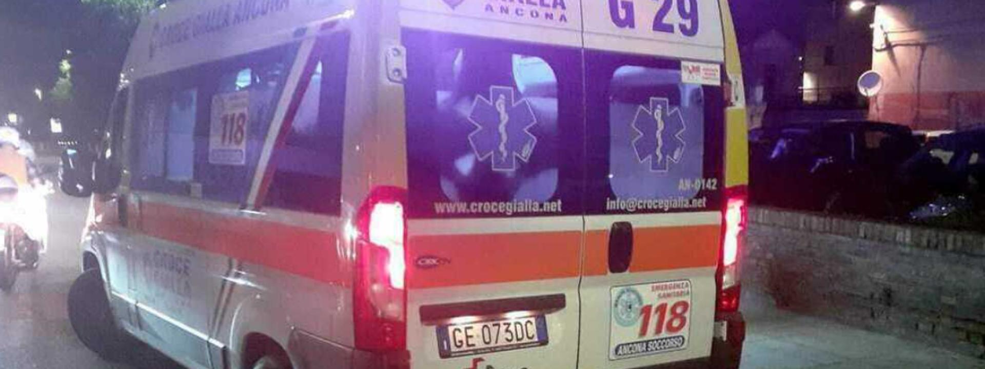 Marche - Beve fino a star male: 14enne trovato privo di conoscenza in strada