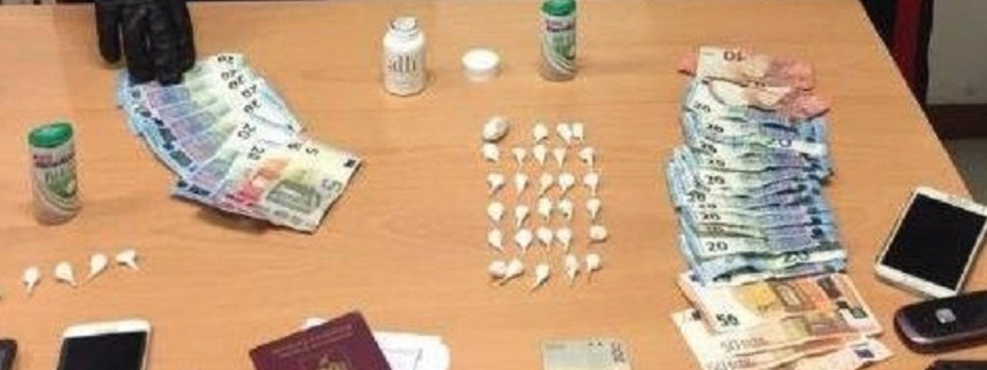 Marche - Spaccio, due giovani in manette: sequestrati 40 grammi di coca