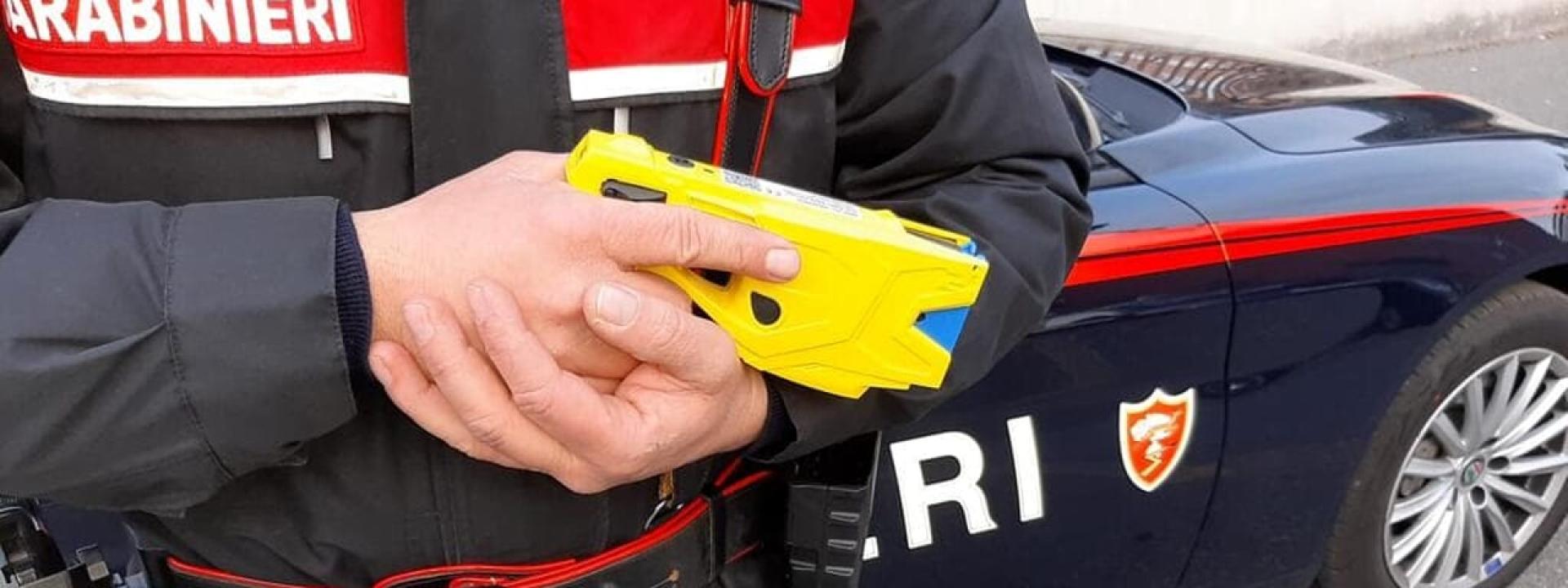 Marche - Tensione nella comunità: minorenne minaccia di uccidersi, fermato con il taser