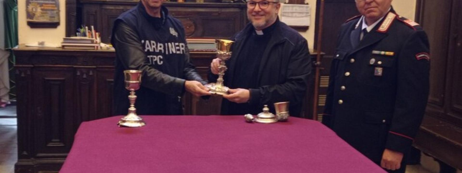 Marche - Recuperati antichi calici d'argento rubati dalla chiesa di Corridonia: un arresto